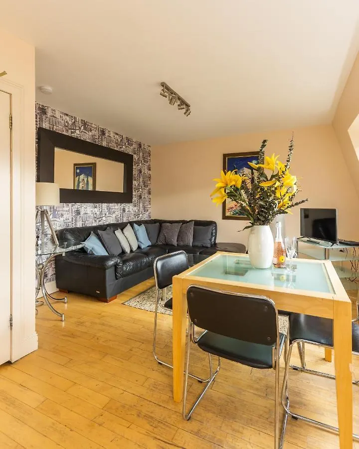 Amazing Castle View Apartment Edinburgh