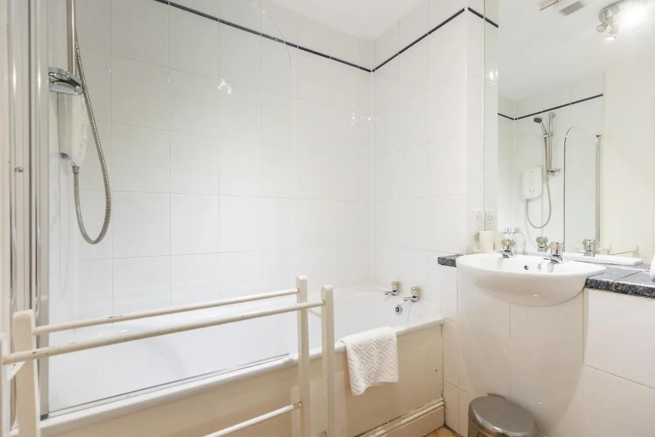 Amazing Castle View Apartment Edinburgh