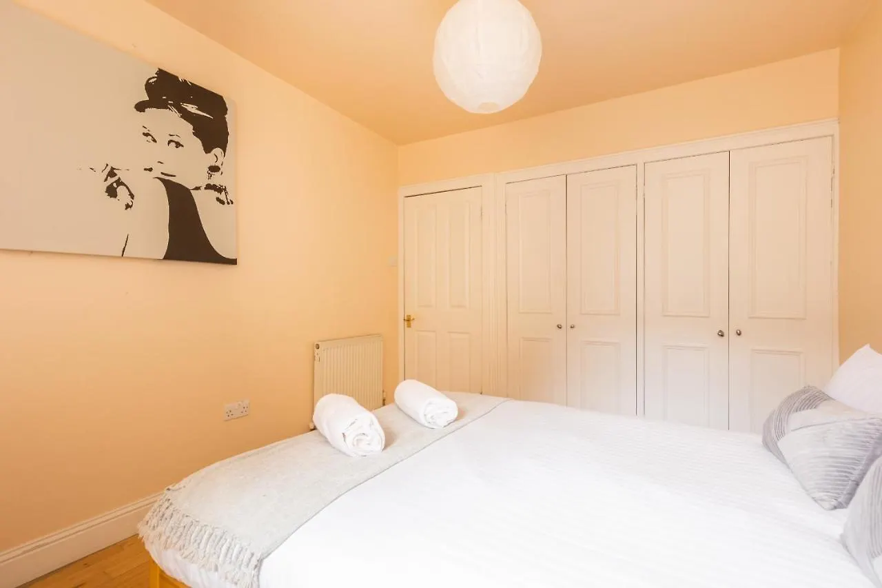 Amazing Castle View Apartment Edimburgo
