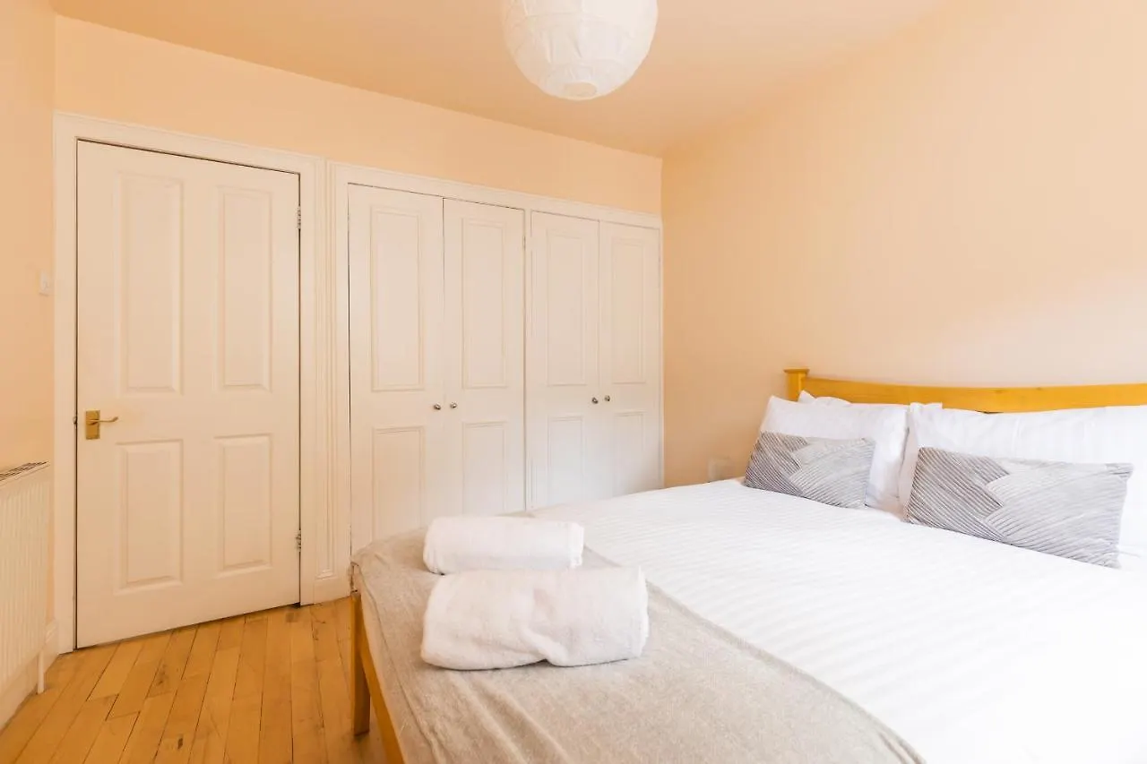 Amazing Castle View Apartment Edinburgh