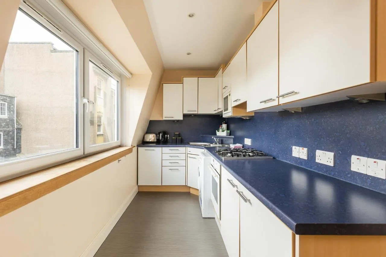 Amazing Castle View Apartment Edinburg