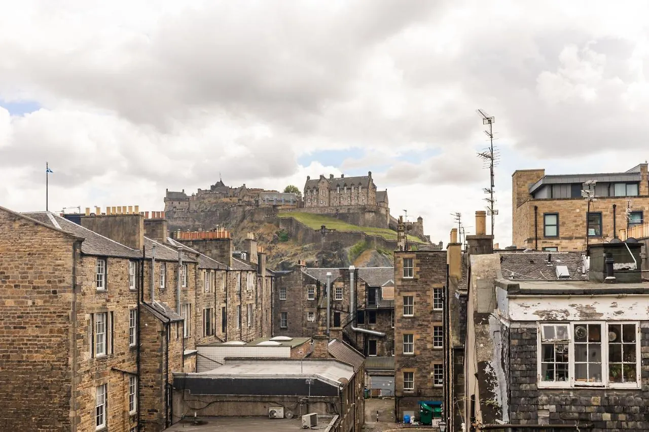 Amazing Castle View Apartment Edinburg